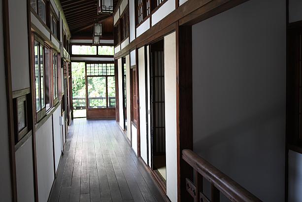 廊下も風情があります。現在、韓国に残る日本家屋の中でも、保存状態が抜群によいといわれています。