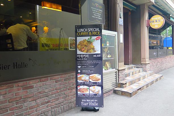 トンカツも、昔ながらの韓国式も含めて定番のランチメニュー。ホプ（ビアホール）のランチメニューにもトンカツが。