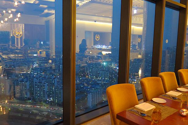 もちろんレストランからもソウルの街を眺められます！