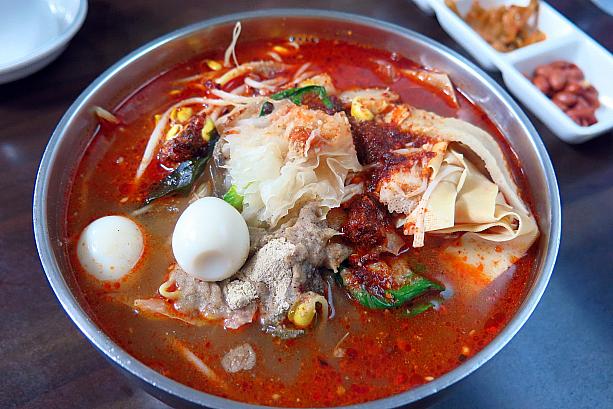 お店の一番人気のメニューは、麻辣湯（マーラータン）。この麻辣湯も、ここ何年かで現地韓国人たちの間で人気が高まっている料理！