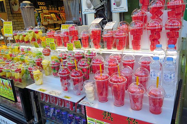 フルーツジュースも、イチゴよりスイカが多くなっています！暑い日のショッピングや街歩きの合い間に一杯いかがでしょうか？！
