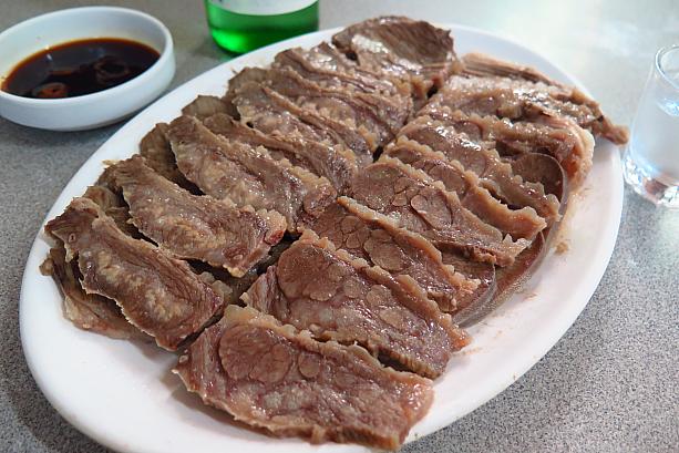 スユッ/牛茹で肉の盛り合わせ（38,000ウォン）＠永東ソルロンタン