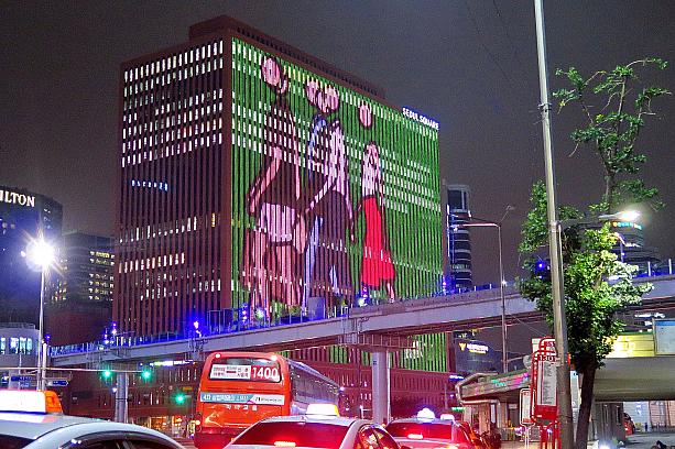 意外と夜景の見どころスポットが多いソウル駅前。「ソウル路7017」に上がったら、またさらにキレイな夜景もみられそう！