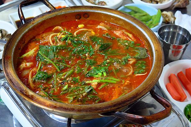 メウンタン/魚の辛い鍋（刺身の追加で5,000ウォン）＠青丘駅近くの海辺マウル