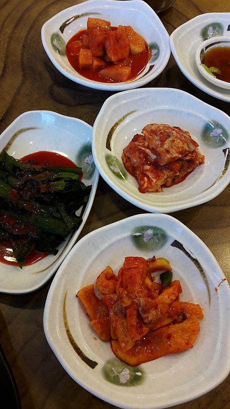 おかずは韓国らしくまっかっか～＾＾<br>ソウルの冬は韓国のいろんなあったかスープはいかが？