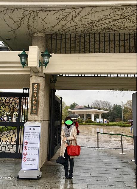 『国立慶州博物館』正面入口にて