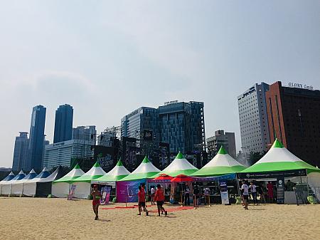 この日もビーチには特設舞台やブースが設置されて各種イベントが開催中でした！