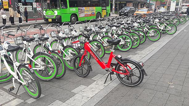 そうそう、2014年から始まったソウル市の自転車シェアサービスに加え、最近、街角でよく見かける電動自転車や電動クイックボード～。