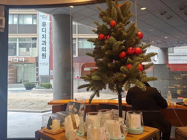 韓国スターバックスもクリスマスの雰囲気♪