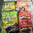 韓国では油揚げは冷凍食品のみ。選択の余地はありませんが、味は普通においしいです。