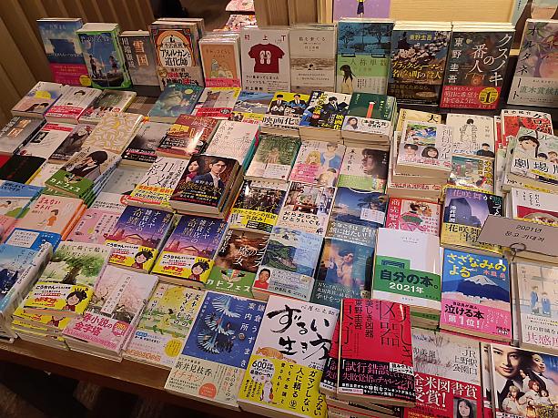 日本の本を探しに教保文庫へ。実は店頭に行くよりも、教保文庫のネットショップの方がはるかに充実しているのですが、こうして平積みで日本の書籍を買えるのは海外在住者には嬉しいのです。