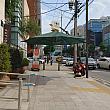 ソウルの夏が始まる合図！横断歩道脇には日影で待てるようにしてくれるパラソルも登場。
