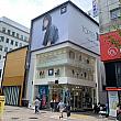 ロッテ百貨店側から入る大通り。韓国のユニクロのような存在、TOPTENのビルもリニューアルが終わりました。夏のセール中です。