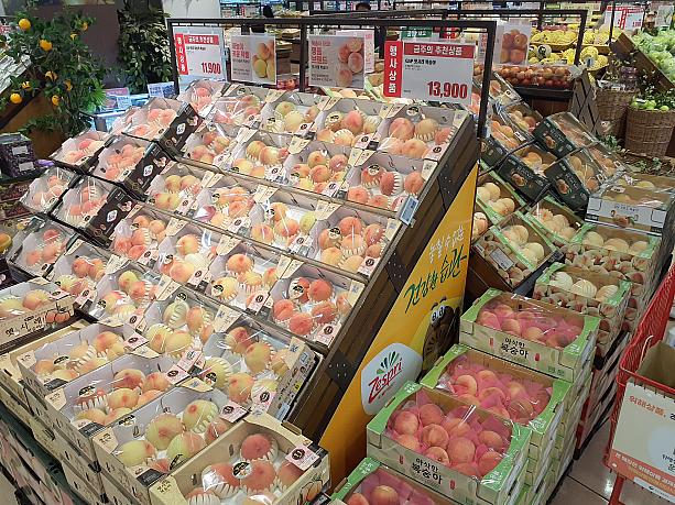 真夏から秋にかけて韓国では桃が最盛期を迎えます。韓国で出荷される桃は日本の品種も多く、日本人には食べ慣れた味なのが特徴です。
