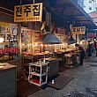 朝晩冷えてきているソウル、今日はなんかあったかいモノが食べたいネ、ということで、東大門タッカンマリ通りへGOー。焼き魚のイイ匂いを通り過ぎ、タッカンマリ屋さんへ。