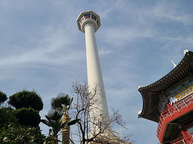 龍頭山公園の釜山タワー。