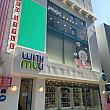 レインボーケーキで有名なカフェがなくなったあと、新しいオープン！<BR>K-POPスターのDVDやCD、公式グッズ、応援グッズなども販売~。