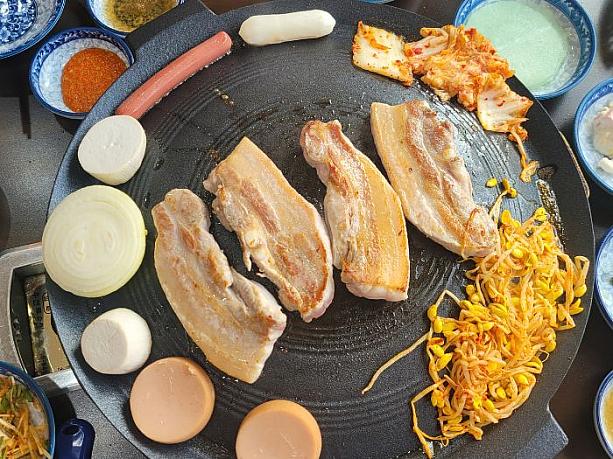 お肉にいい色目がついてきました。