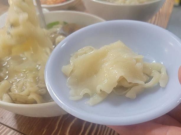 カルスジェビは、麺とスジェビを同時に楽しめます。