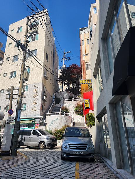 住宅地に続く階段などの形も興味深いところいっぱい！