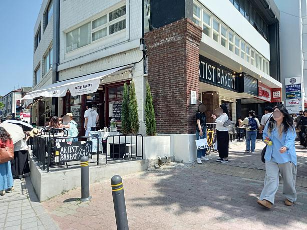 安国駅前のベーカリーカフェ『ARTIST BAKERY』も人気~！