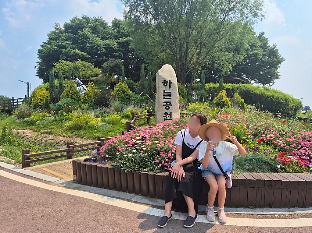 出発から10分くらいで頂上の「ハヌル公園」に到着。