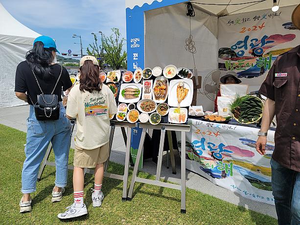 日本の店頭で見るようなサンプルで食べ物を紹介するブースも～＾＾