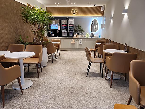 店内はこんな感じで、こじんまりしていながらもなかなか居心地は良さそう～