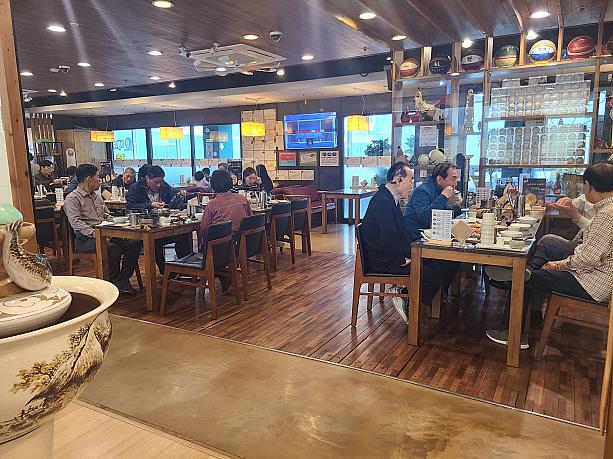 マリンシティにある人気店です。