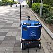 なんだなんだ。近づいてみるとロボットです。面白いからついて行くことに～