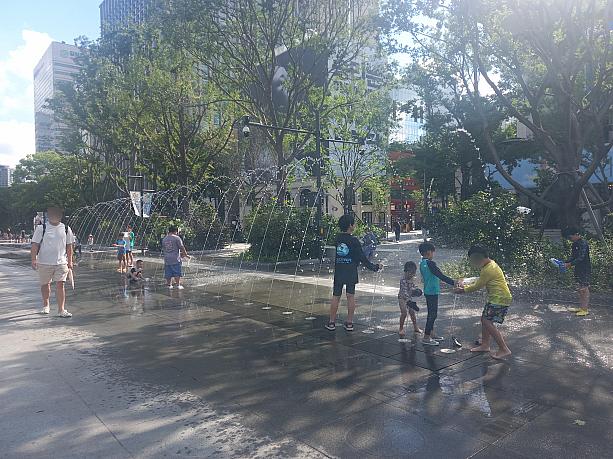 数カ所にある噴水も子供たちに大人気！気持ちよさそうですネ~＾＾