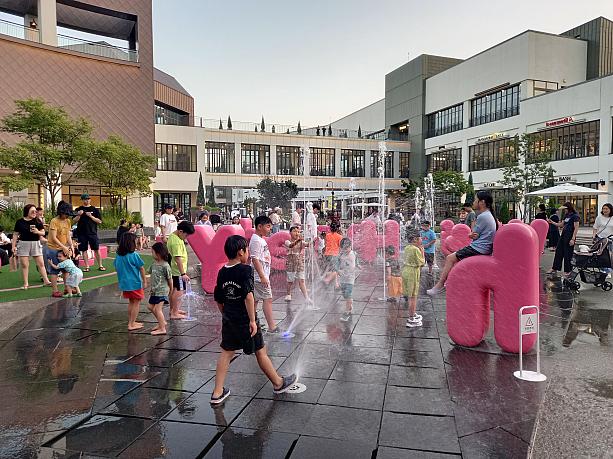 やっぱりこの暑さには噴水は欠かせません！