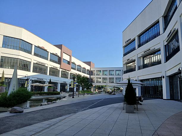 今週から旅行に行く人が多いようで、市内は人が少ないような…<br>ナビは市内からも車で30~40分とアクセス便利な金浦の現代プレミアムアウトレットへ~！