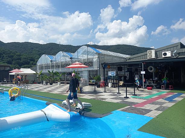 学生たちは夏休みもそろそろ終わり~！ナビはソウル郊外のプールへ。