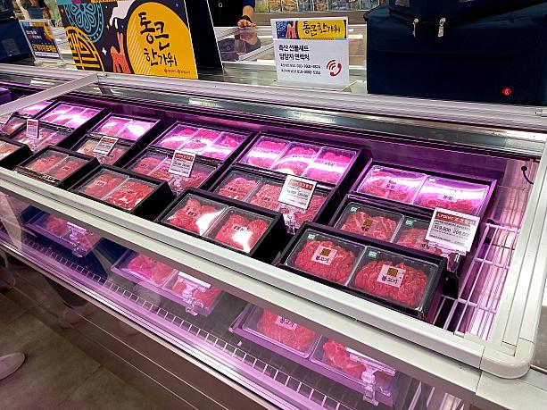 お肉はセット一箱２万５千~３万円台~。
