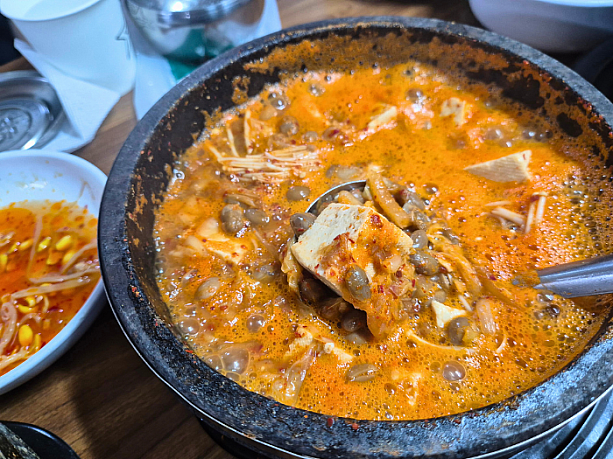 納豆風の大豆や豆腐がたっぷり入っています。