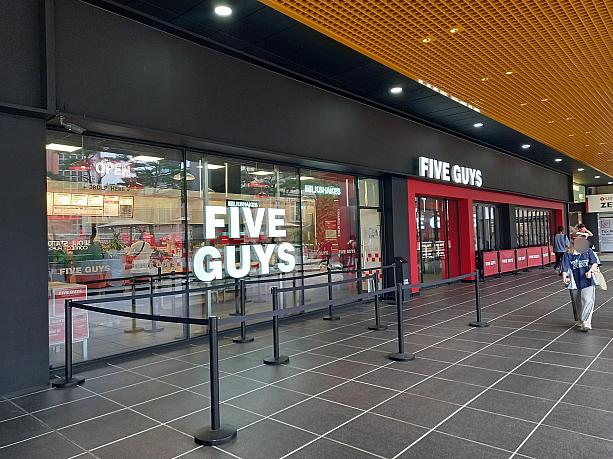 アメリカからやってきたバーカー店『FIVE GUYS』もオープン！