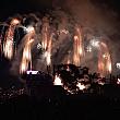 麻浦大橋側に場所取りしたナビ一行は日本、米国チームの間、大きな木が完璧に花火を覆ってしまって全く見えない…<br>こんなはずじゃ…と落ち込みそうになっていましたが、最後、韓国チームの作品は正面で見られました！！