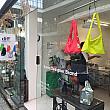 工芸品や韓国ブランドのお店が並んでいて、