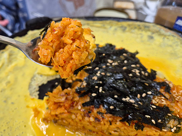 ホルモンエキスたっぷりの炒飯をおいしくいただいてきました。