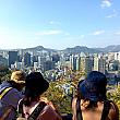 南山の登山路にはところどころ、こんなデッキがあって一休みできるんですョ！
