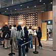 とりあえず、ぐるっと一回りしてみると、行列のお店が~。<BR>まずは聖水にもあるフルーツ大福のお店「韓貞仙」。
