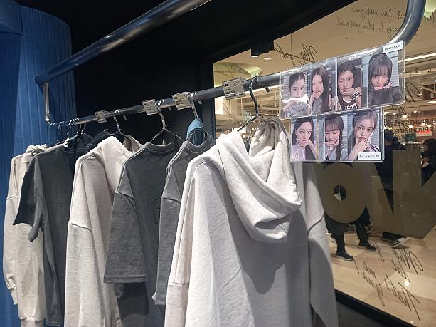 店内にはいろんなグッズが販売。