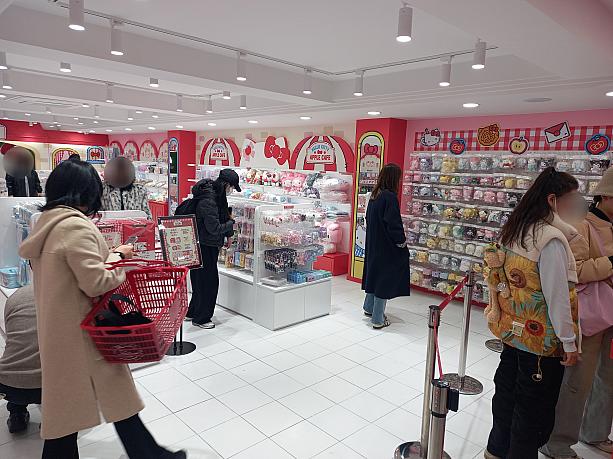 グッズはハローキティのほか、他のサンリオキャラクターのグッズもありました~。