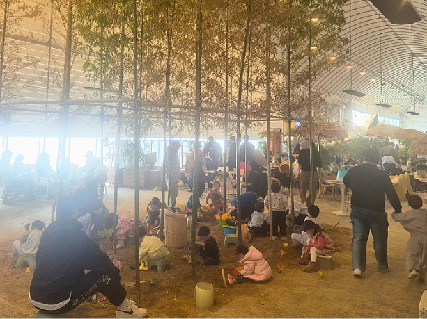 店内にはお子様達の楽園「砂場」も完備。