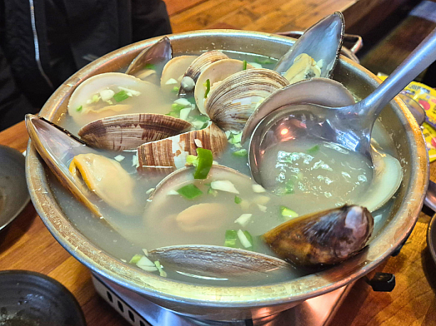 シメは、貝の盛り合わせスープで！