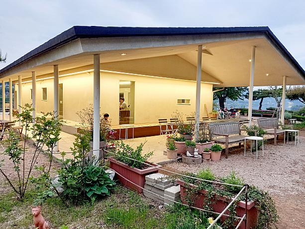 ２５０坪の敷地に平屋の建物が３棟。