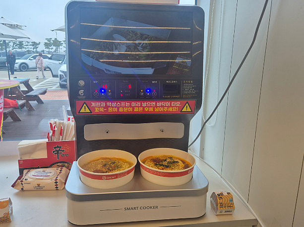 ボタン1つ押すだけで約４分後にはおいしいラーメンが食べれます！