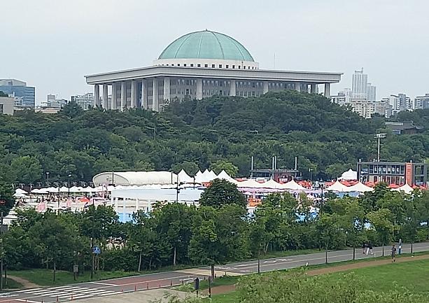 今年は６月２０日にオープンした汝矣島漢江プール！