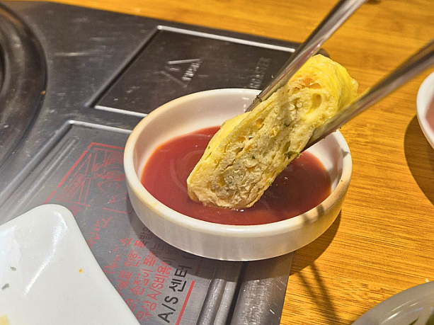 ケチャップにつけていただきます。